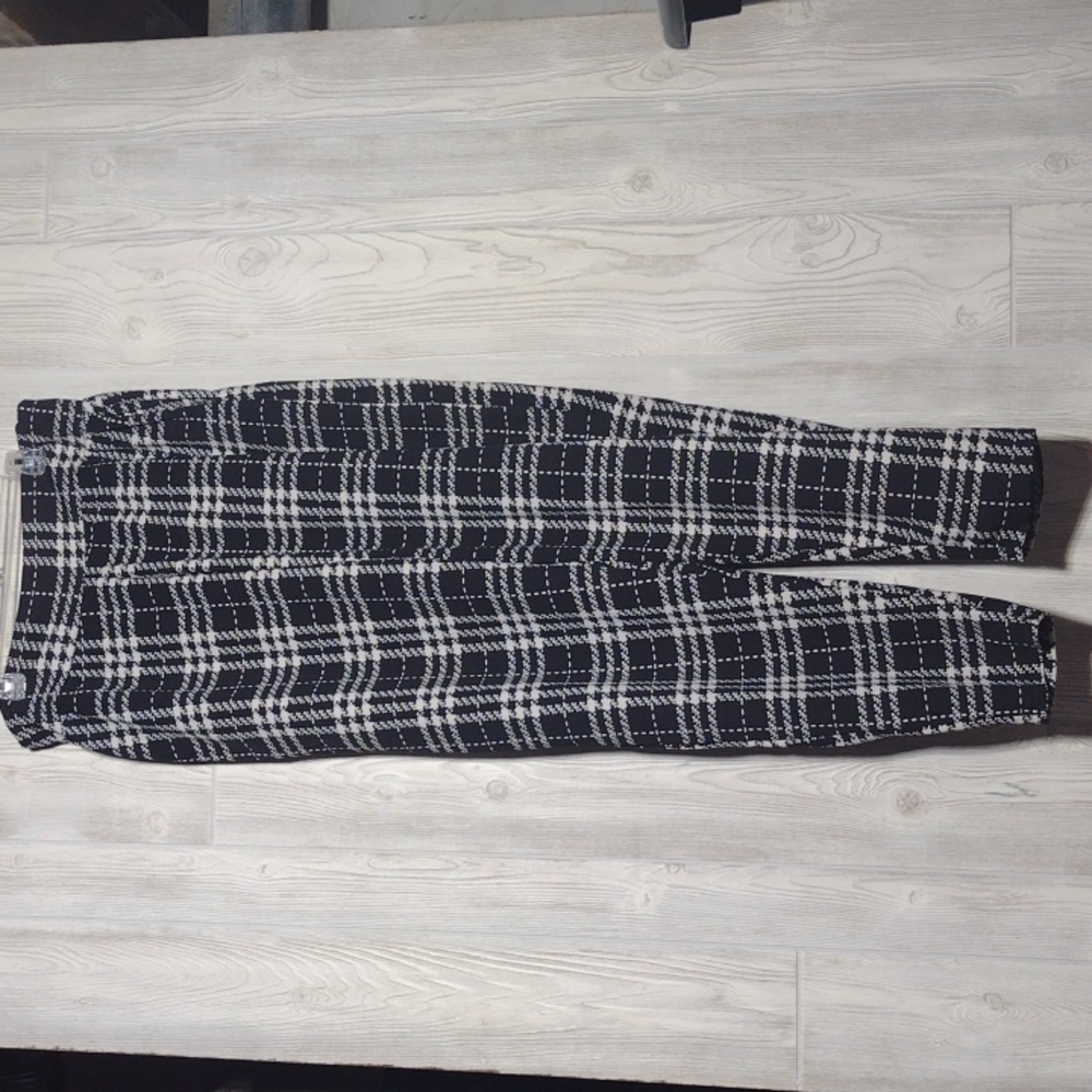 High Waisted B&W Plaid Pants - Picture 5 of 13
